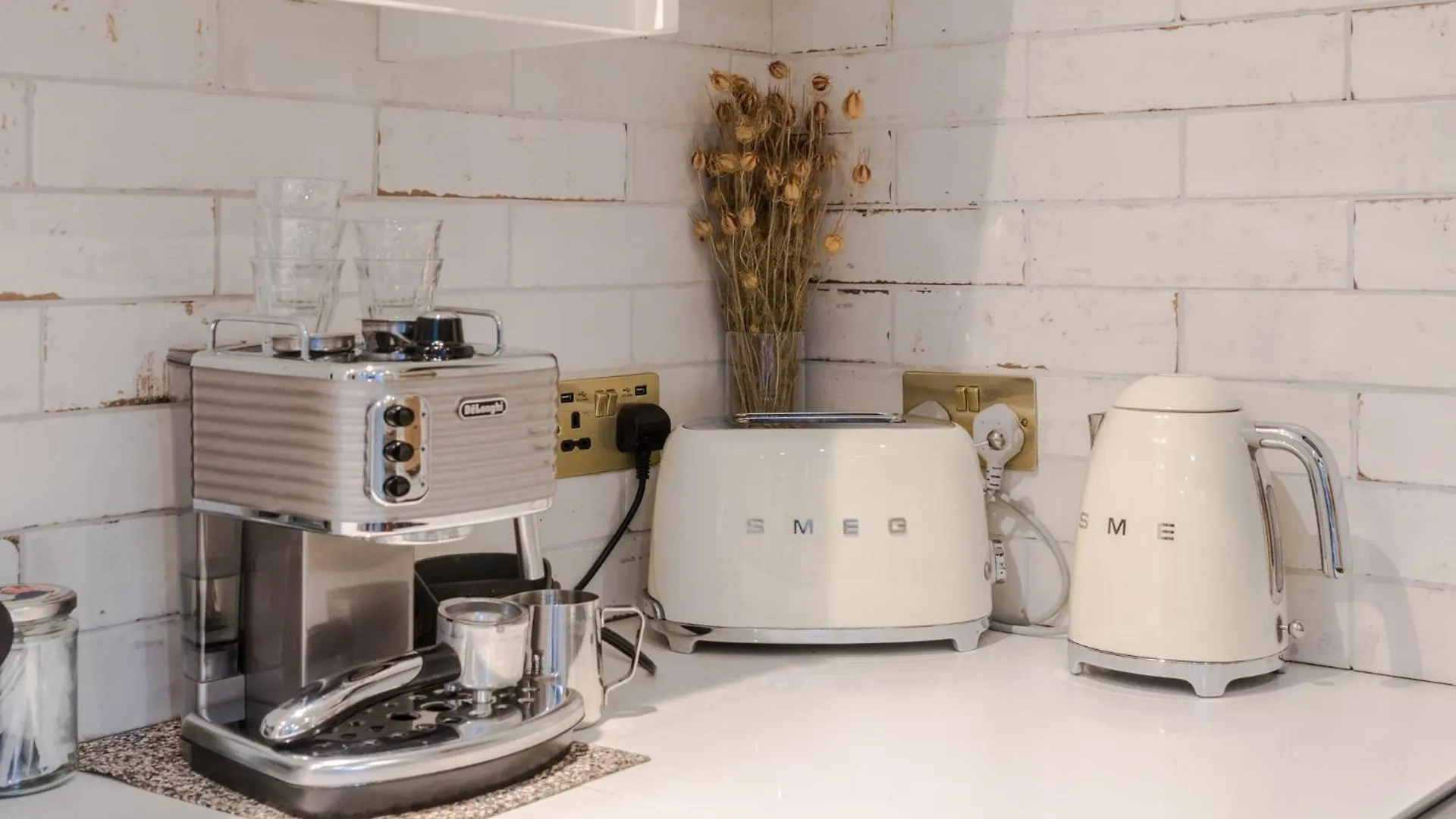 Bright De Beauvoir Pied A Terre London Apartment